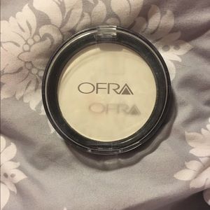 BRAND NEW Ofra oil control pressed powder