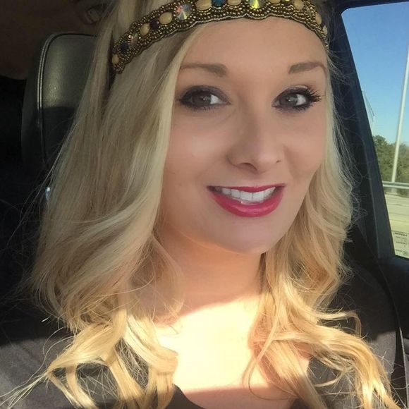 Meet your Posher, Amanda - Picture 3 of 6