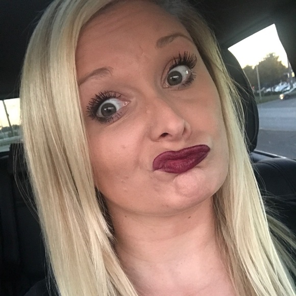 Meet your Posher, Amanda - Picture 4 of 6