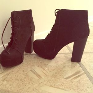 Lace up divide H&M boots!