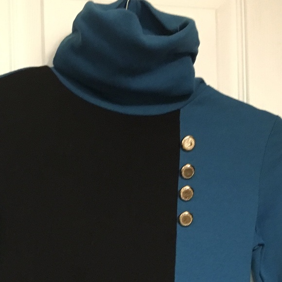 Turtle neck. - Picture 2 of 2