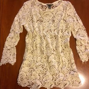 Crochet top with sleeves