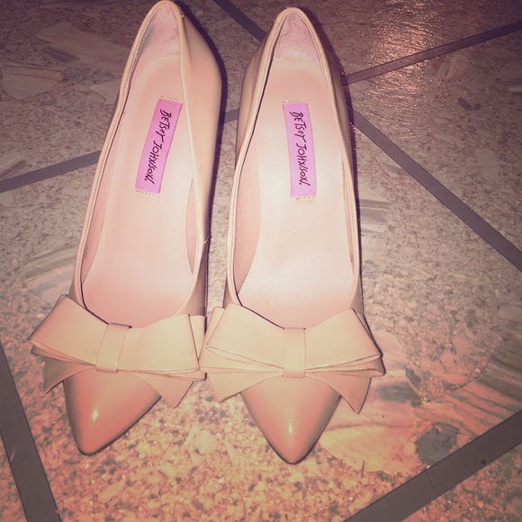 Betsey Johnson heels! 👠
