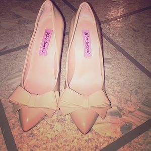Betsey Johnson heels! 👠