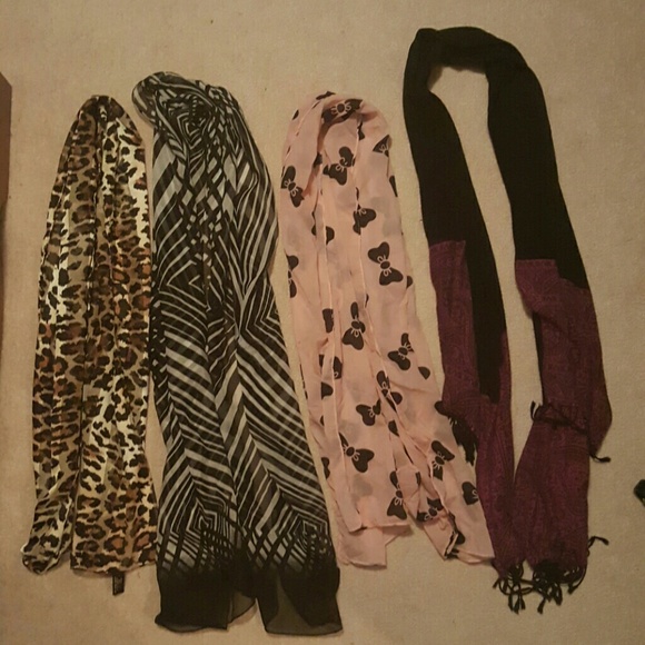 Lot of scarfs