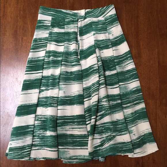 High waisted, knee length, pleated skirt - Picture 1 of 4