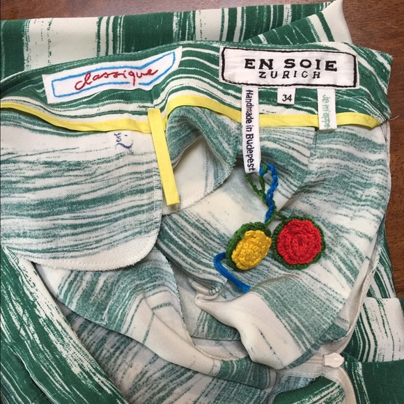 High waisted, knee length, pleated skirt - Picture 3 of 4