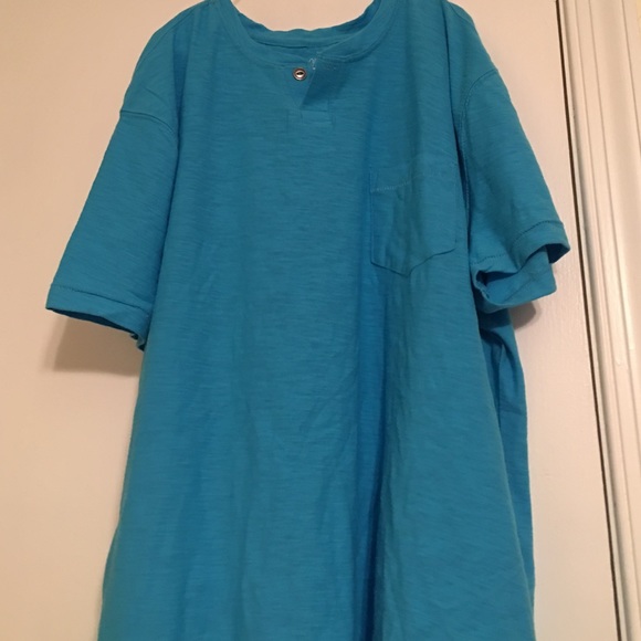 Light blue men's medium pocketed shirt
