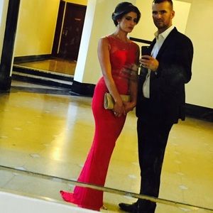 This Dress has been use only ones for a wedding