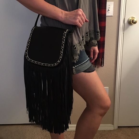 ❗FREE GIFT WITH PURCHASE❗️chain & fringe bag