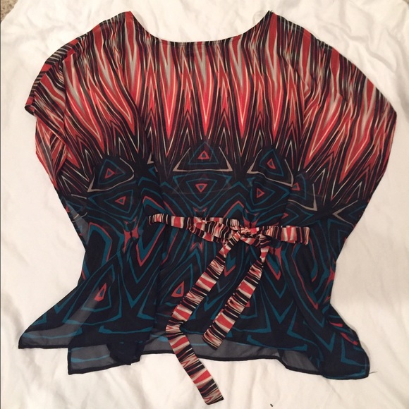 Etiquette brand tunic top