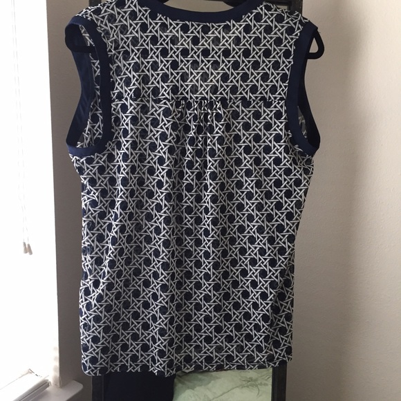NWOT Limited sleeveless geometric top - Picture 2 of 4