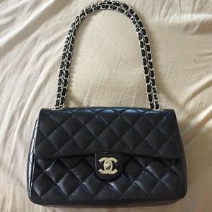 CHANEL DOUBLE FLAP BAG