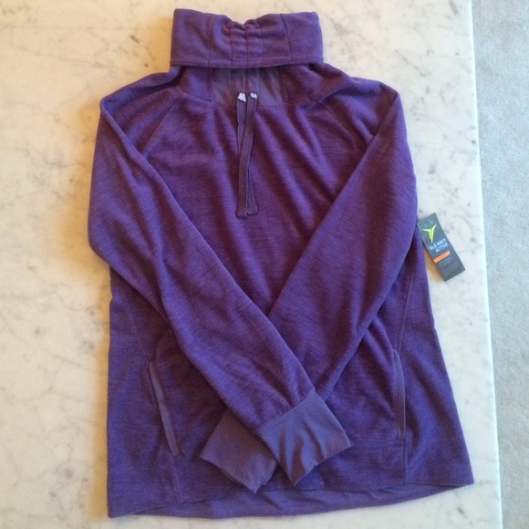 Women Old Navy Turtle Neck long sleeve shirt.
