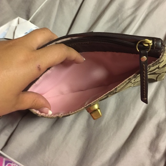 Coach Clutch - Picture 4 of 4