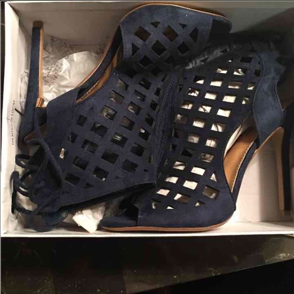 Shoes - SOLD Navy lattice bootie heel