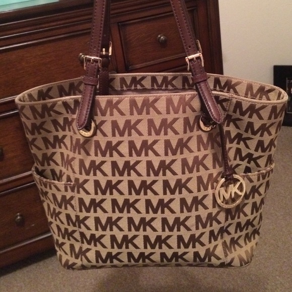 🚫TRADED🚫 Micheal Kors JET SET LOGO TOTE