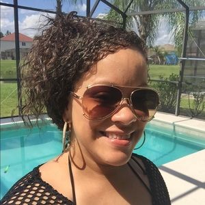 Meet your Posher, Isabel