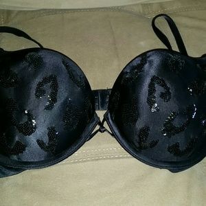 Victoria's Secret bombshell 34c black