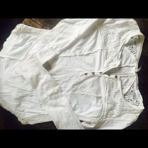 🌺FREE PEOPLE white lace Henley🌺