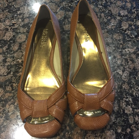Michael Kors brown and gold flats