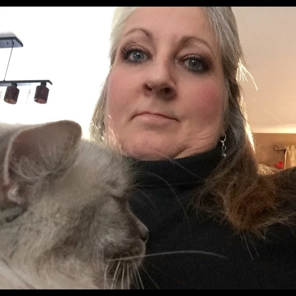 Meet your Posher, Sheila - Picture 2 of 5