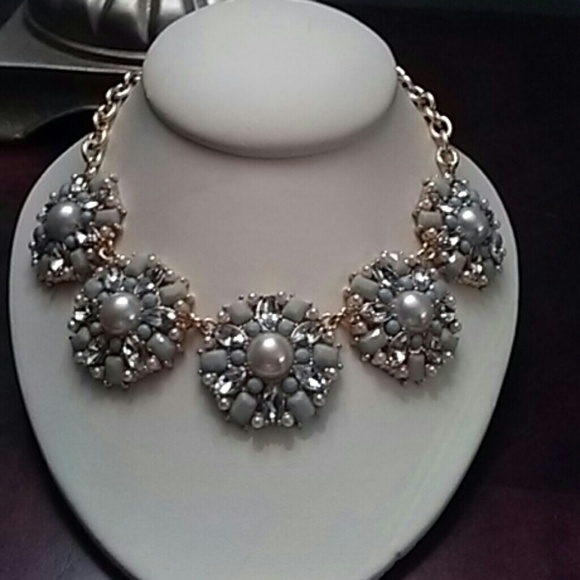 Crystal and pearl gold tone necklace