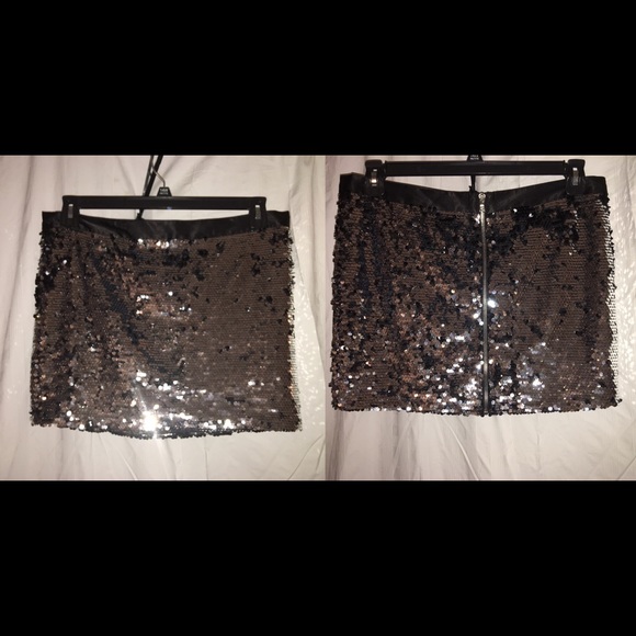 Nasty Gal Sequined Silver miniskirt, size medium - Picture 2 of 2