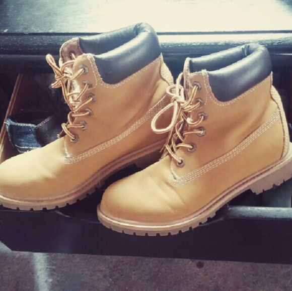Look a like timberlands
