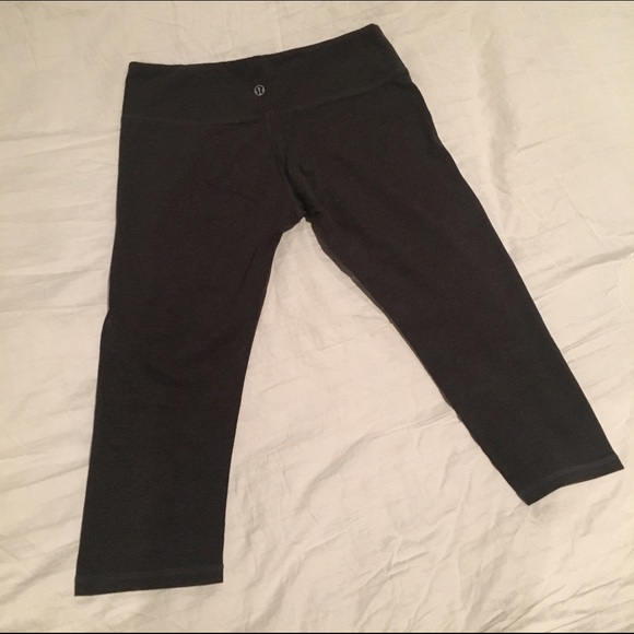 ❌SOLD❌ Grey Lululemon Wunder Under crops