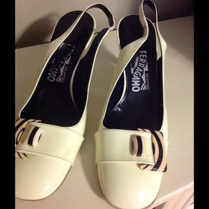 Vintage Ferragamo pinup kitten heel sling pump