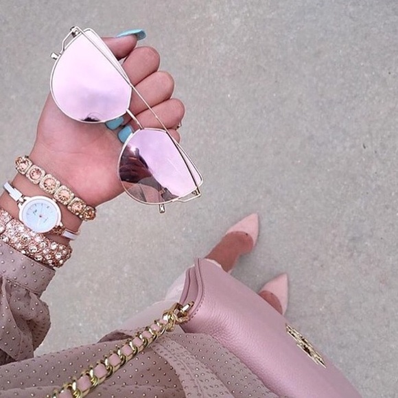 Accessories - 🔥RESTOCKED- Rose Gold Glasses🔥