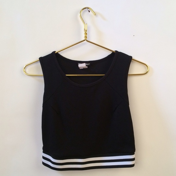 Sporty black crop top tank