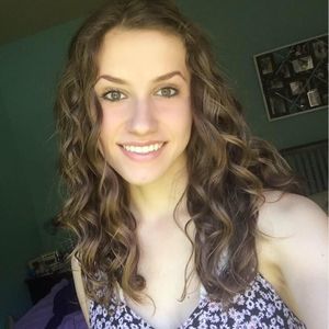 Meet your Posher, Lauren