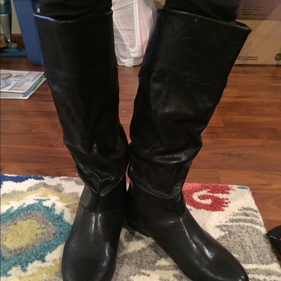 Black Boots - Picture 2 of 2