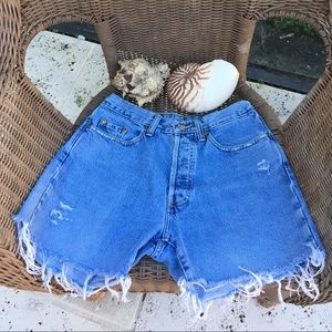 High waisted/ distressed denim shorts 🌾✨💙