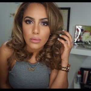 Meet your Posher, Paola