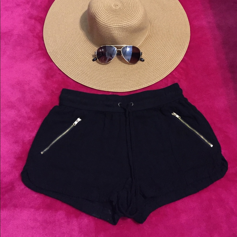 Soft shorts with gold zipper