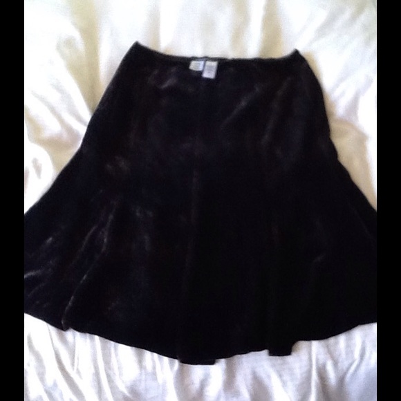 Jones New York Dresses & Skirts - NEW JONES NEW YORK BLACK VELVET.