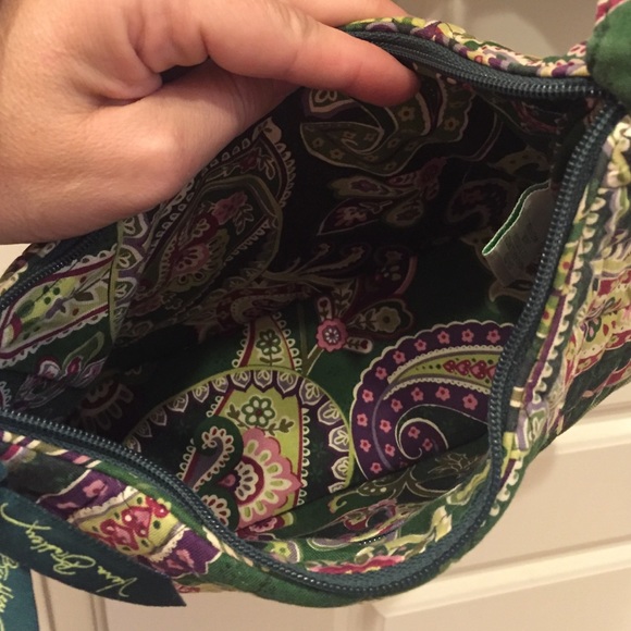 Vera Bradley green print purse! Excellent cond. - Picture 3 of 4