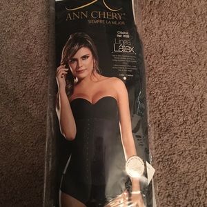 Ann Chery Waist Trainer Cincher Brand New size 32