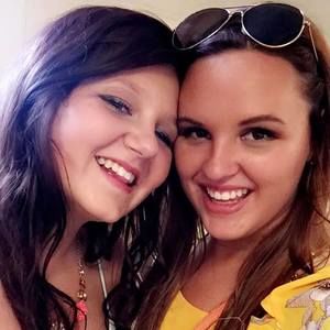 Meet your Posher, Chloe