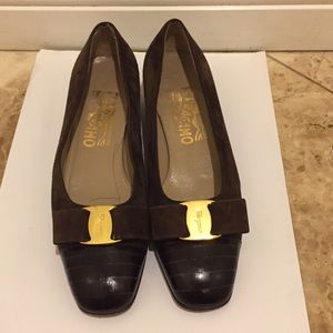 Ferragamo low heel shoes
