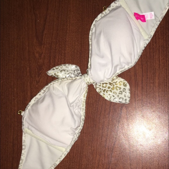 Small Victoria's Secret strapless swimsuit top - Picture 2 of 3