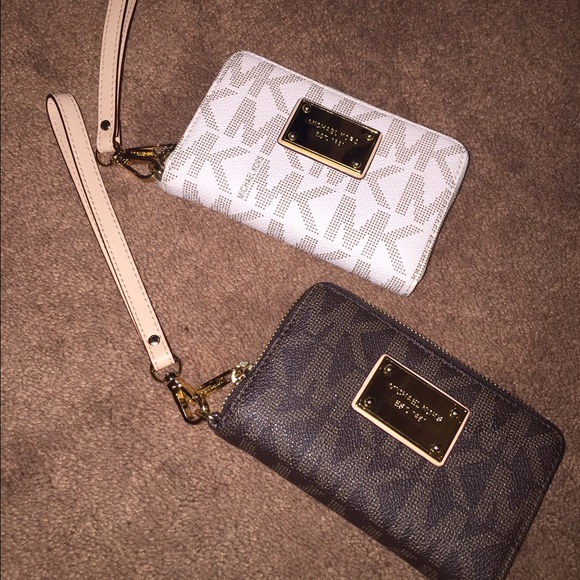 Michael Kors Wallet **BROWN UNAVAILABLE**