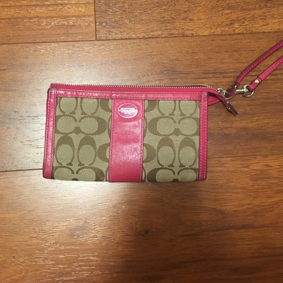 Coach wristlet wallet