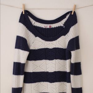 Navy blue & white knit sweater