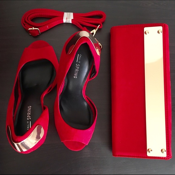 ‼️SOLD‼️ Red microsuede open-toe pumps & matching clutch. - Picture 2 of 4