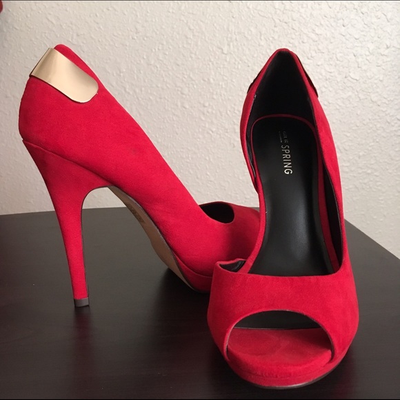 ‼️SOLD‼️ Red microsuede open-toe pumps & matching clutch. - Picture 3 of 4