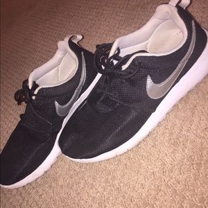 Nike roshe runs